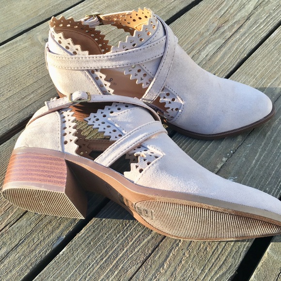 SALE!!! LAST PAIR. Size 10. Taupe Bootie W/ Buckle - Picture 6 of 8
